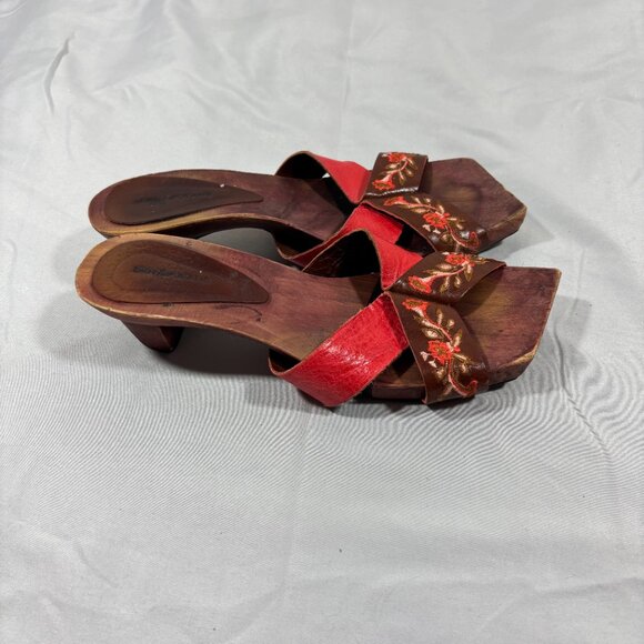 DKNY 00’s Red Brown Wooden Heel Embroidered Floral Design Slide Sandals Size 7 - Picture 4 of 10